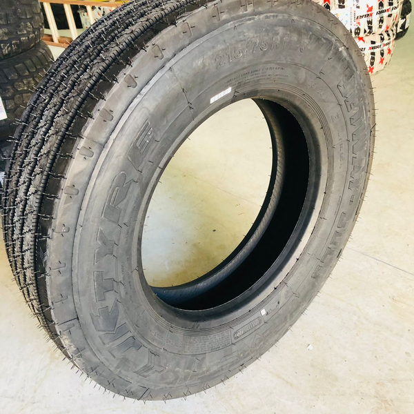 ユッキー Pneu 215/75R17.5 14PR Jetway JUL3 JK Tyre - Pneutek Pneus